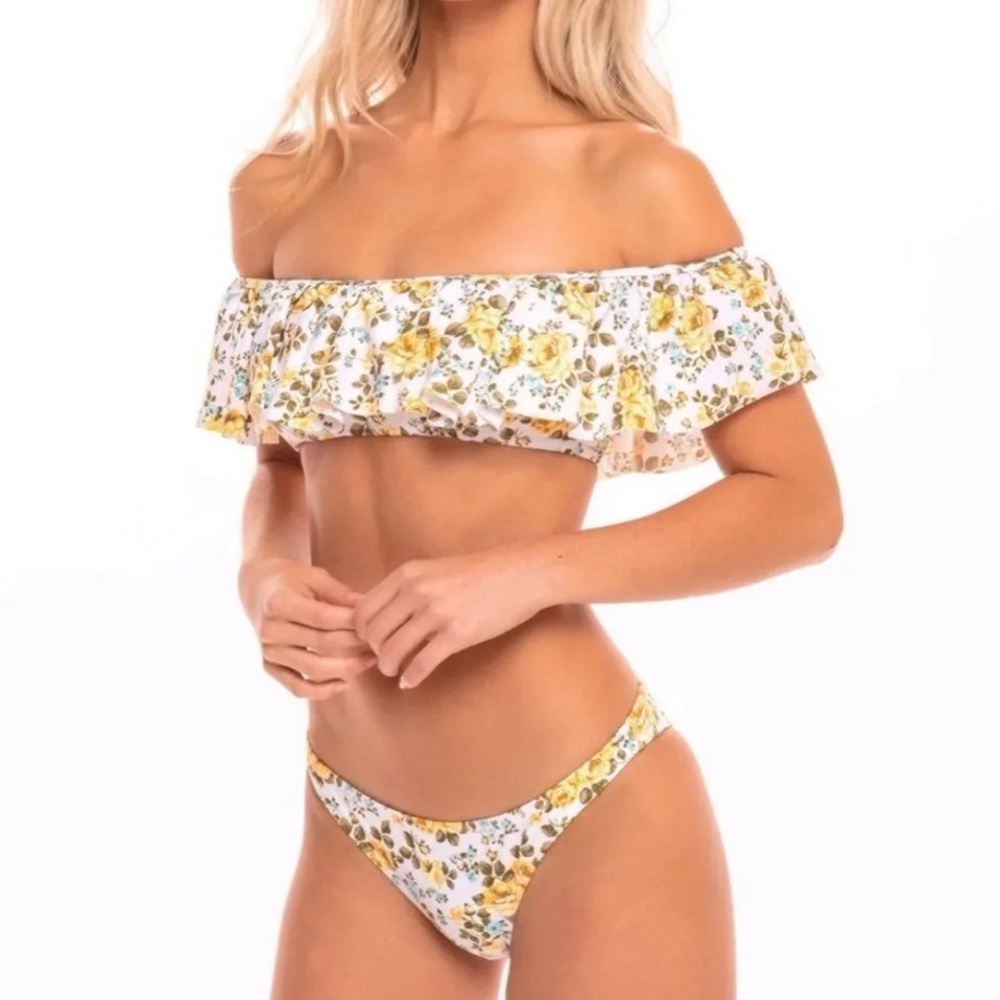Ruffled bikini top